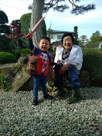 優秀賞「ばばちゃん、ボクが守ってあげるね!」の写真