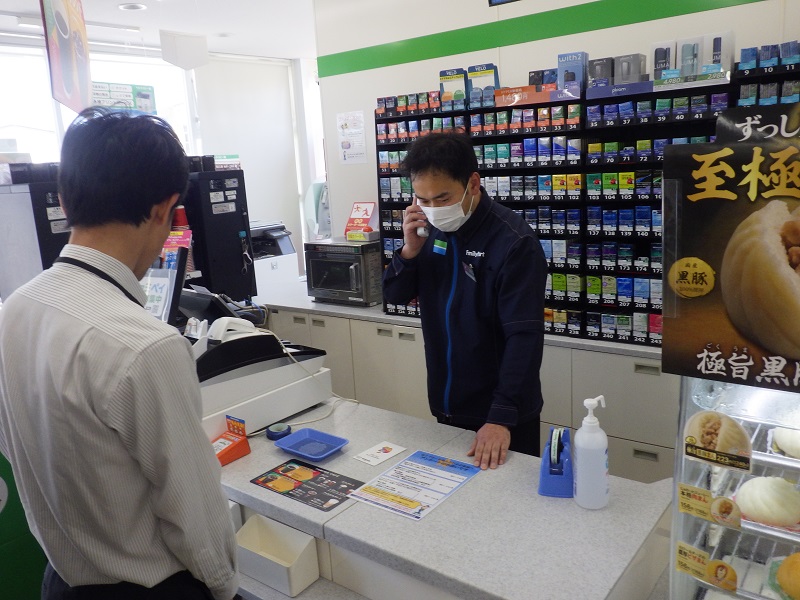 コンビニにおける特殊詐欺被害防止声かけ訓練の